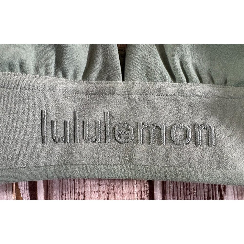 Lululemon License to Train Triangle Bra A/B logo sz 4 color green GREU NWT $48 - Picture 2 of 9